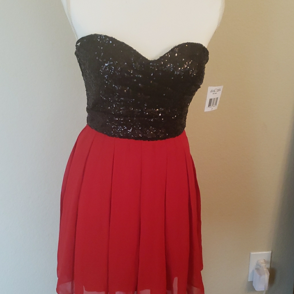 Red chiffon with black dress. Sz 4. Brand new with